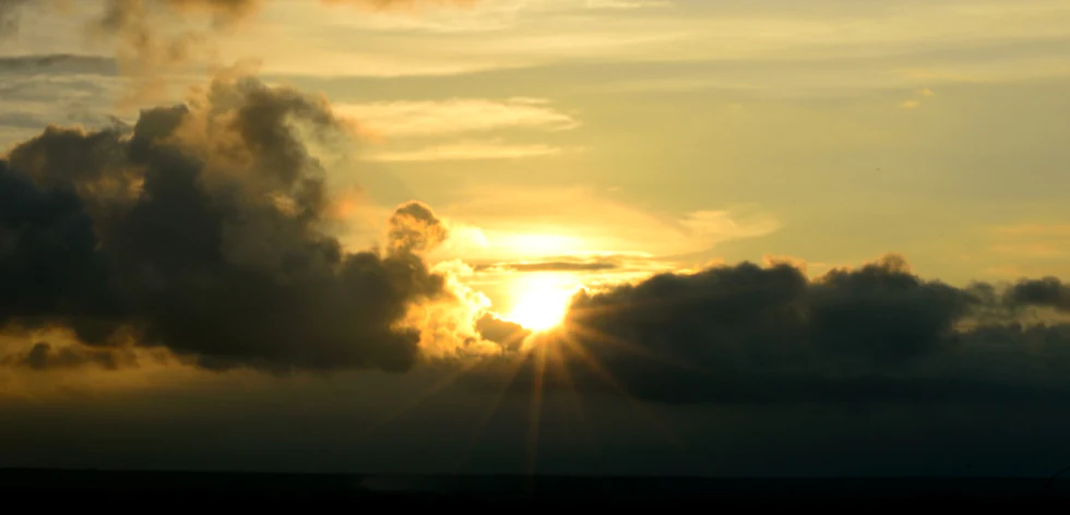 Peeking out — up in the sky photograph by Raghav Palriwala (Palrigraphy)